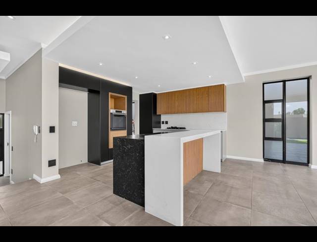 3 BEDROOM TOWNHOUSE FOR SALE IN SANDHURST
